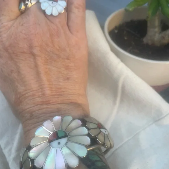 RELISTED! Vintage Native American MOP Cluster Bracelet and Ring Set🦋 - Picture 9 of 11